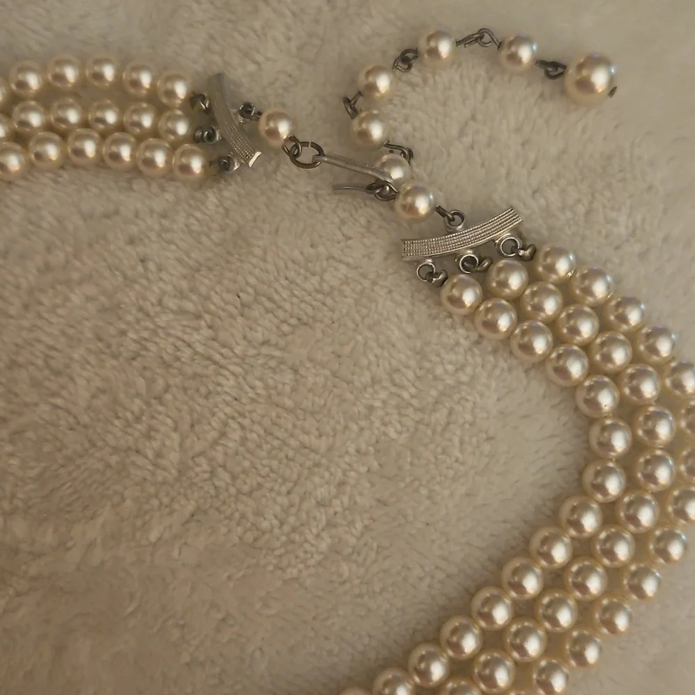 Vintage Triple Strand Layered Acrylic Pearl Formal Bridal Necklace